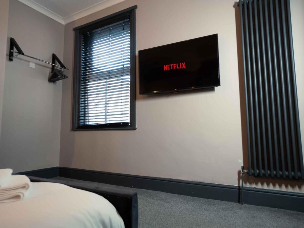 Pass The Keys Amazing, Newly Renovated 5bedroom House Sleeps 10 Holiday home Scarborough