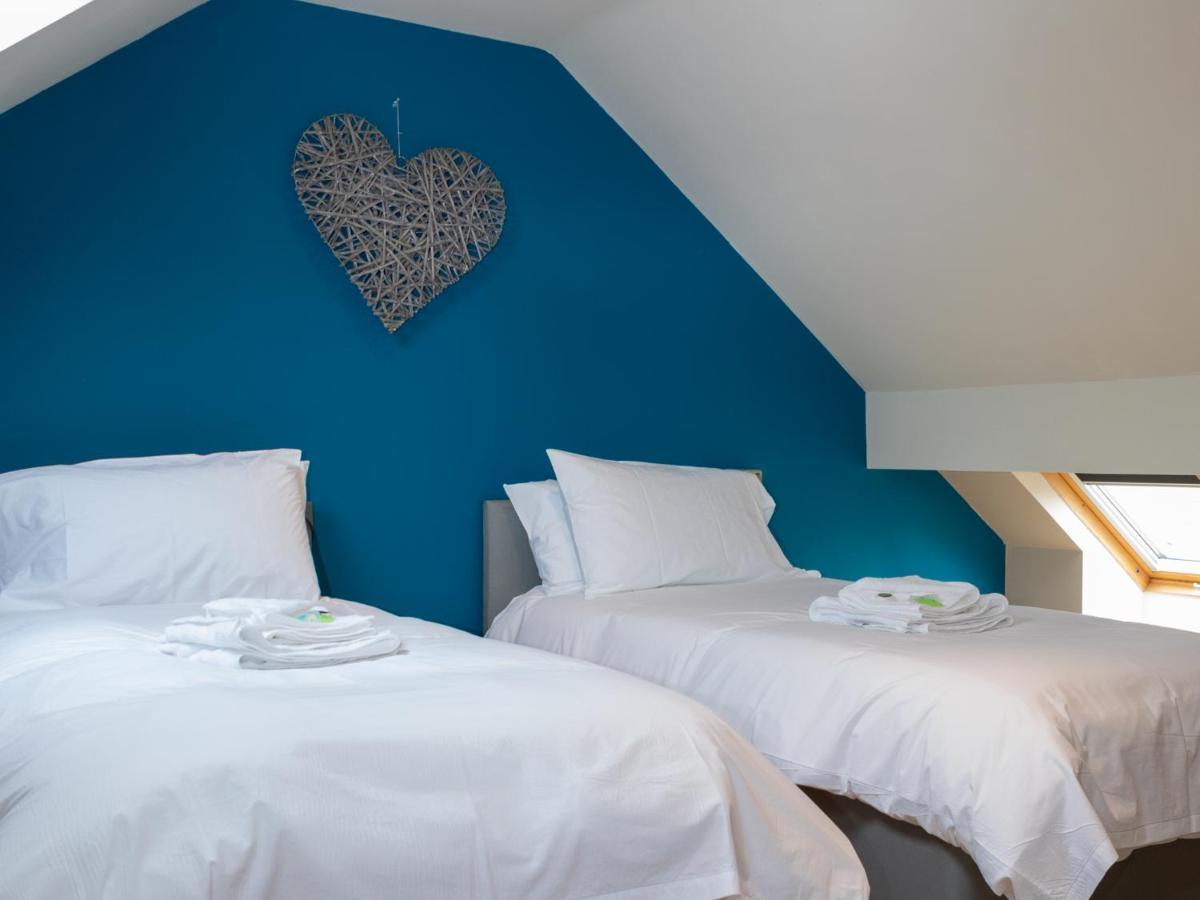 Pass The Keys Amazing, Newly Renovated 5bedroom House Sleeps 10 Holiday home Scarborough