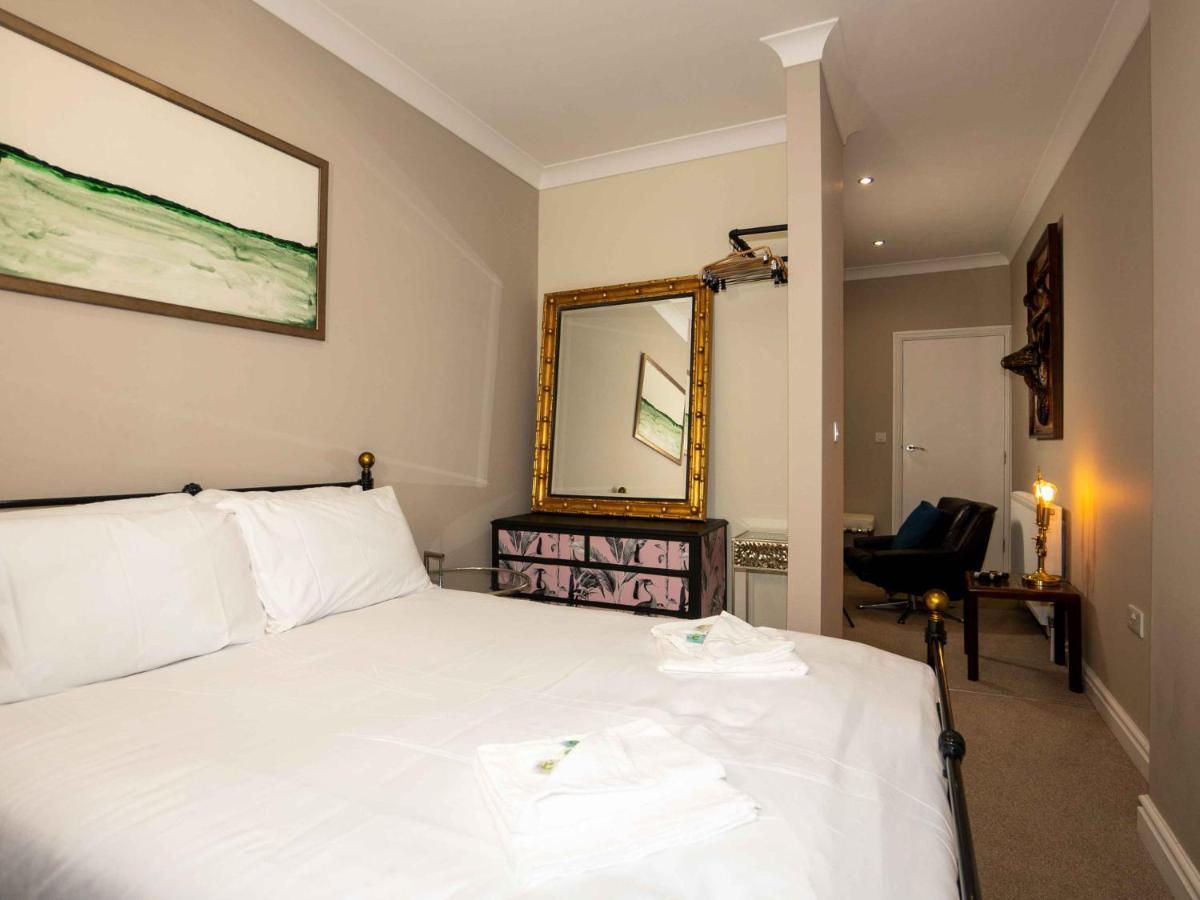 Pass The Keys Stones Throw Apartment, South Cliff, Apartment *