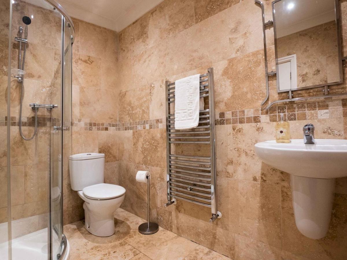 Apartment Pass The Keys Stones Throw Apartment, South Cliff,
