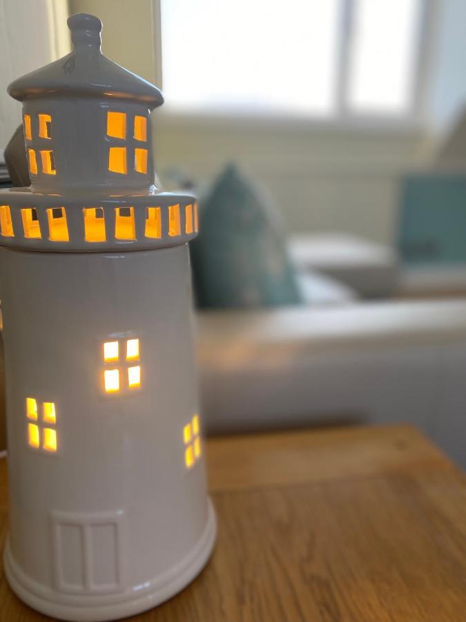 Lighthouse View, One Min From Harbour & Beach Apartment *