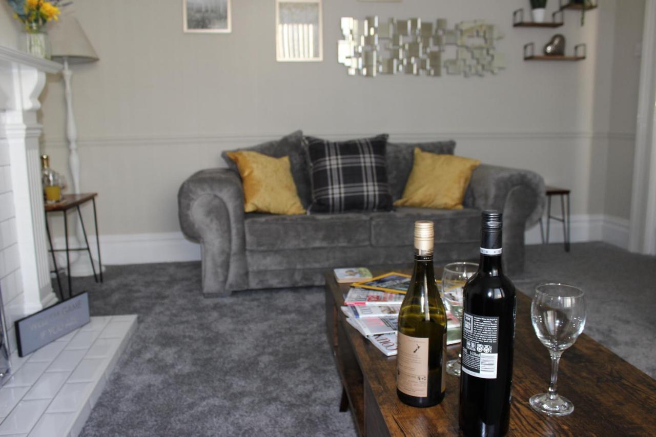 The Hampton Beautiful 3 Bedroom House With Conservatory & Garden Holiday home *