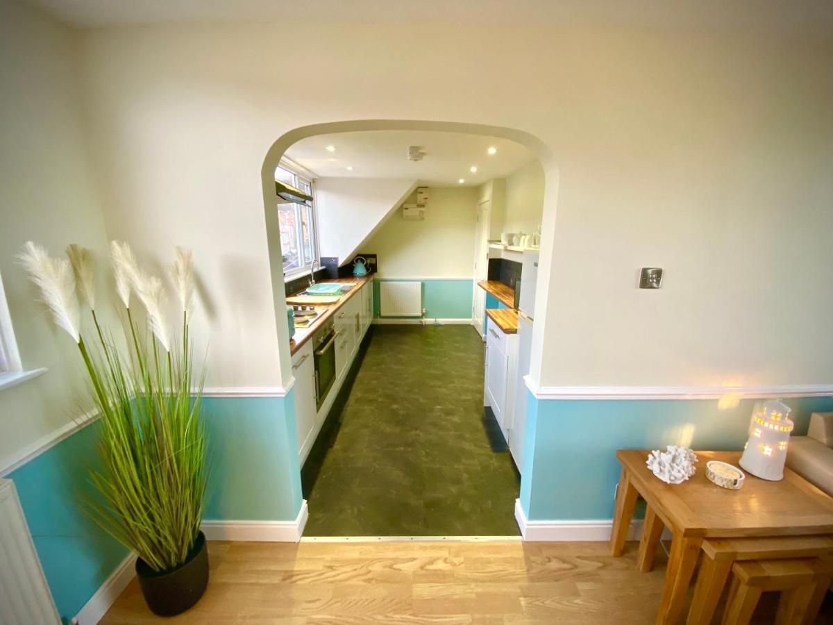 Lighthouse View, One Min From Harbour & Beach Apartment *