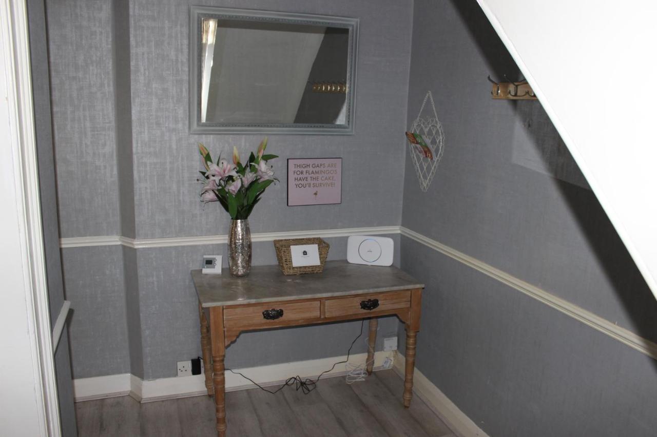 The Hampton Beautiful 3 Bedroom House With Conservatory & Garden