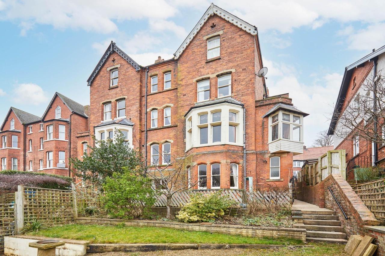 Host & - The Garden Flat Apartment