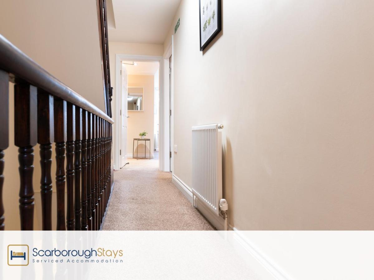 Holiday home - Luxury Townhouse Ideal For Large Groups - Hot Tub Scarborough