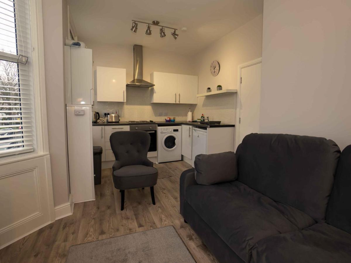 Pass The Keys Newly Renovated 2 Bedroom And Free Parking * Scarborough