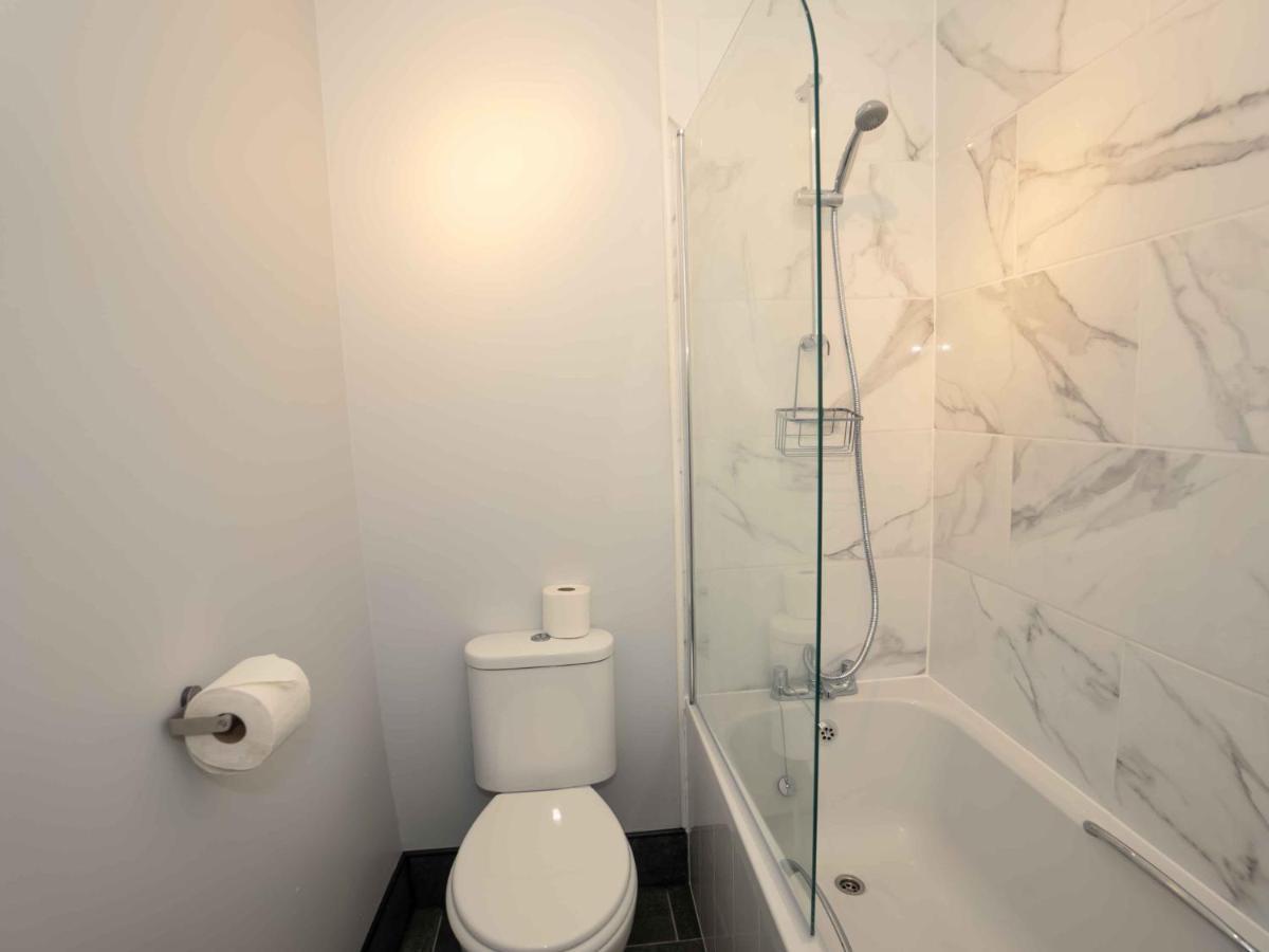 Pass The Keys Newly Renovated 2 Bedroom And Free Parking *