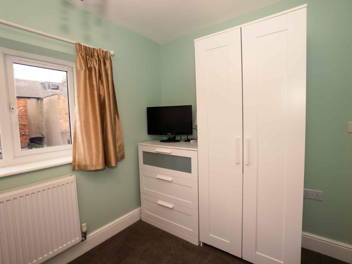 Pass The Keys Newly Renovated 2 Bedroom And Free Parking