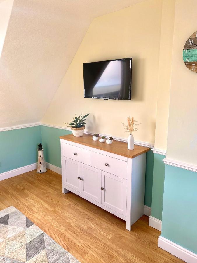 Lighthouse View, One Min From Harbour & Beach Apartment *