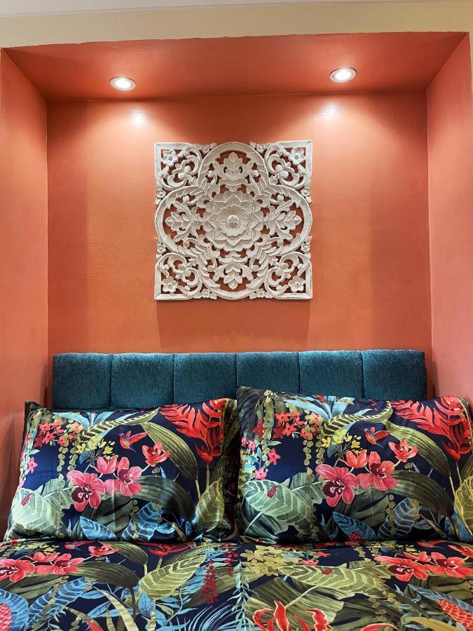 Beautiful Chic Apartment, Lift, Views & Parking * Scarborough