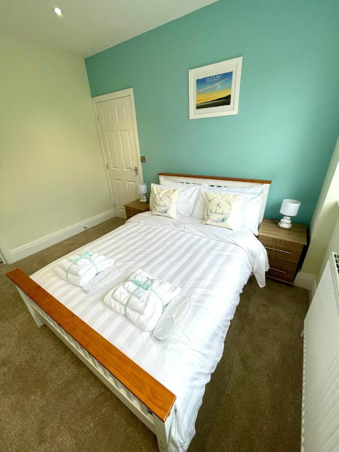 The Beachcomber, One Min From Harbour And Beach Apartment