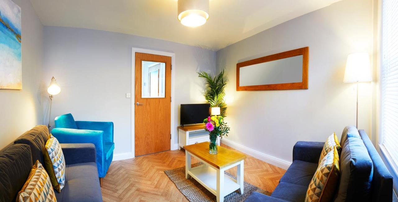 Holiday home Beautifully Furnished 4-bed Townhouse On South Cliff *