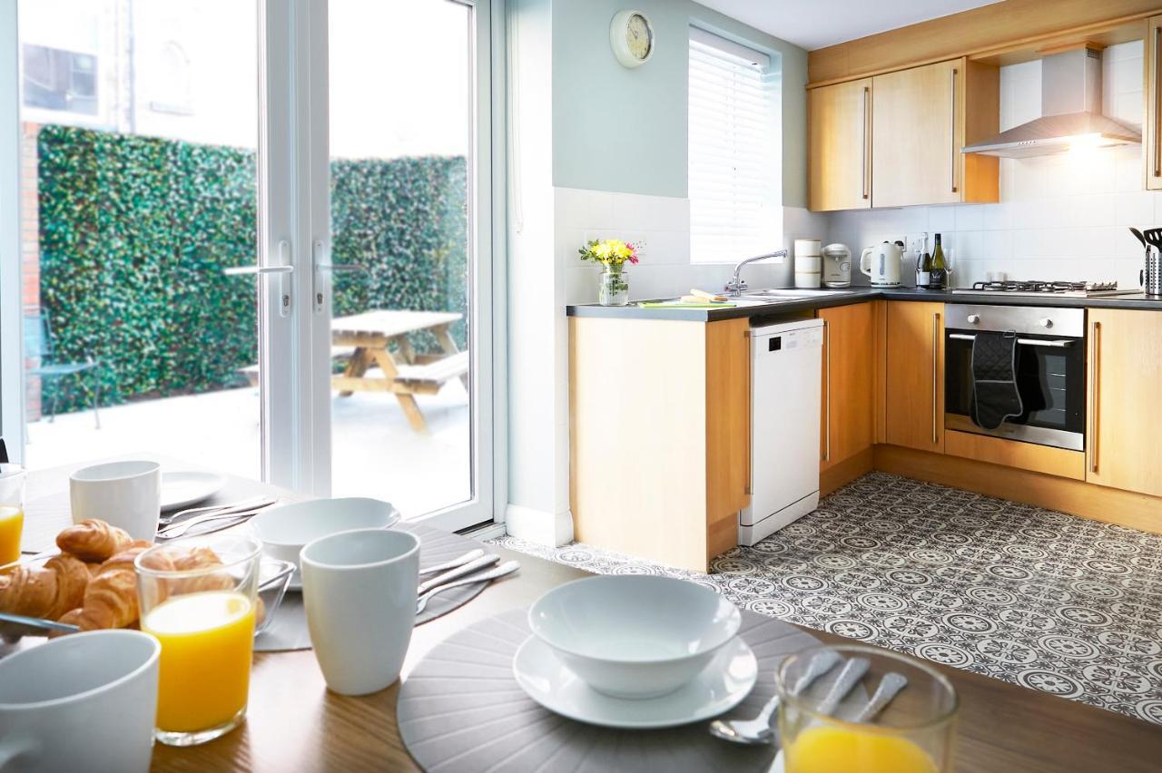 Holiday home Beautifully Furnished 4-bed Townhouse On South Cliff *