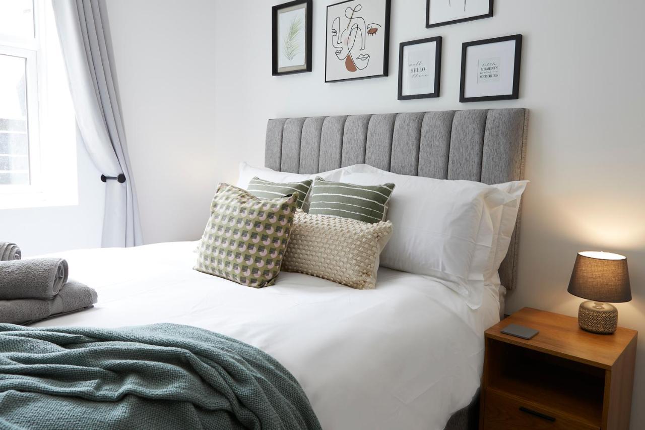 The Hideaway @ Empire 39: Town Centre Retreat Near Train Station Scarborough
