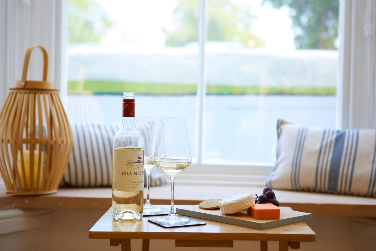 The Hideaway @ Empire 39: Town Centre Retreat Near Train Station * Scarborough