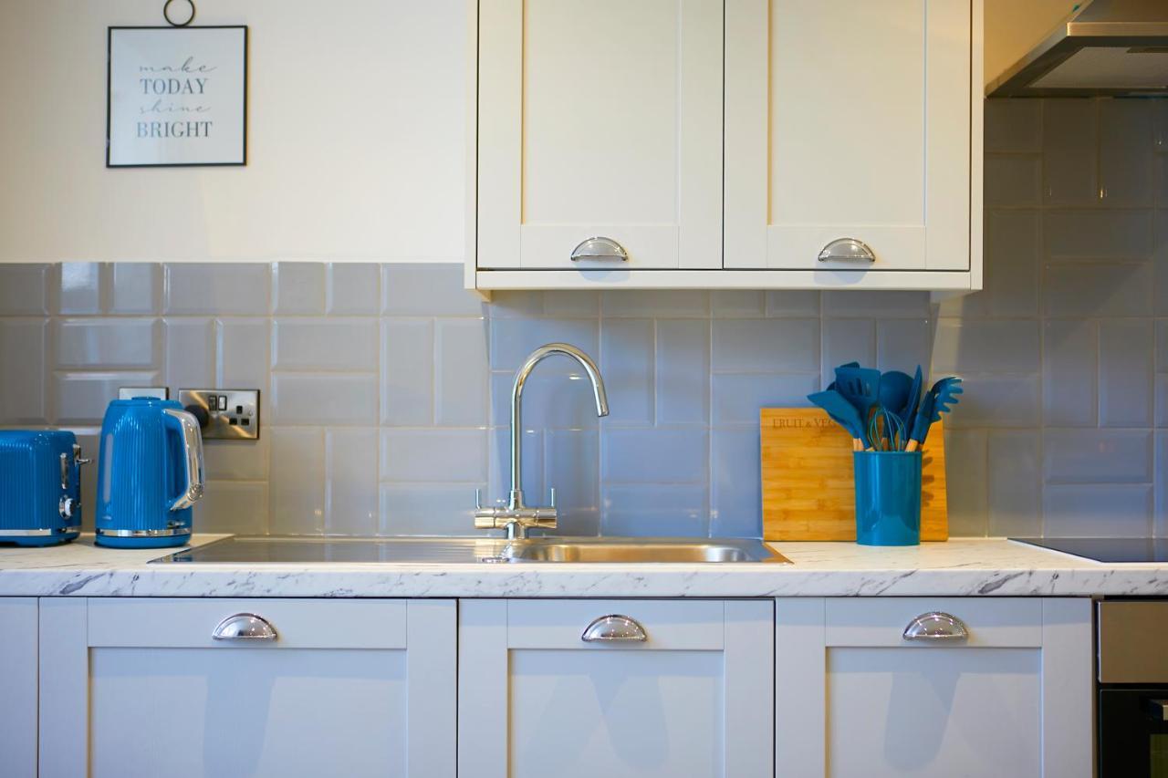The Hideaway @ Empire 39: Town Centre Retreat Near Train Station