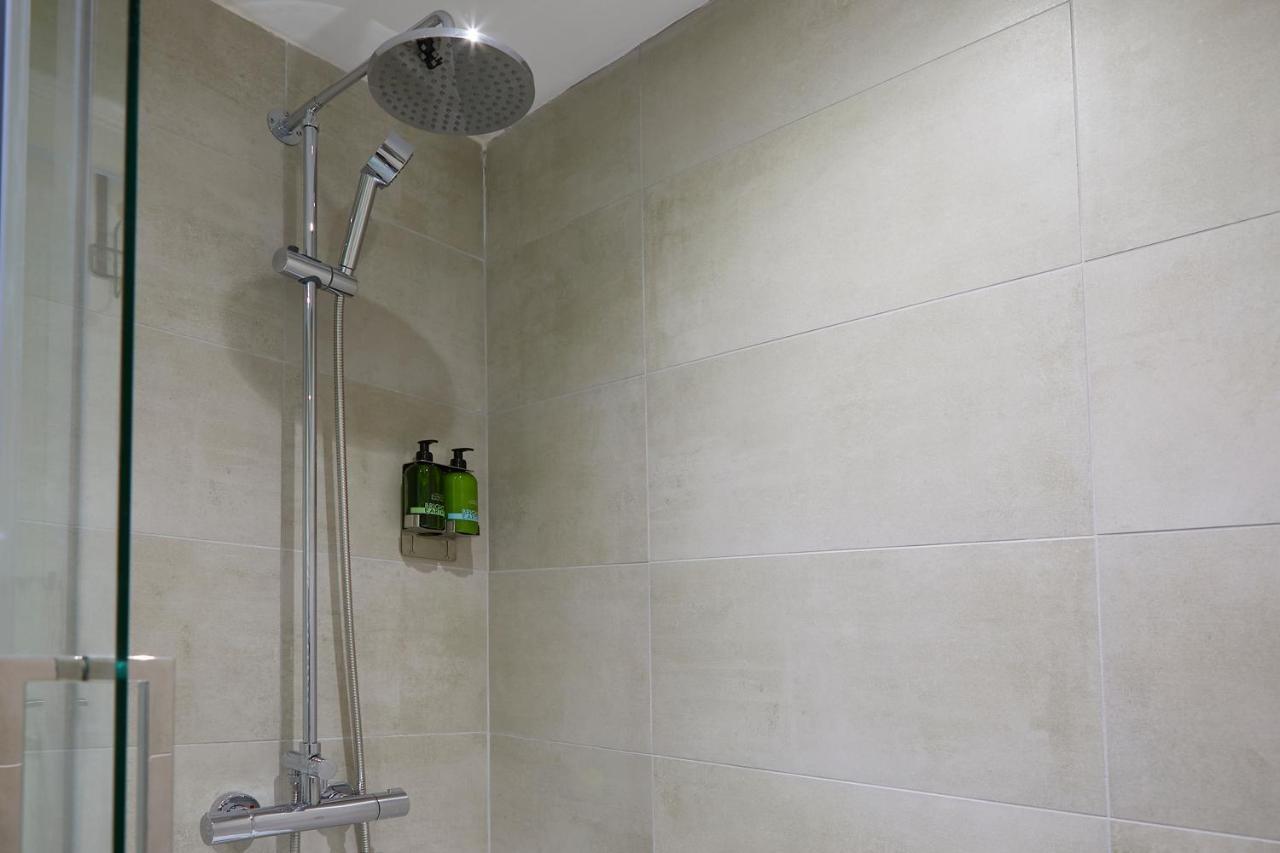 The Hideaway @ Empire 39: Town Centre Retreat Near Train Station * Scarborough