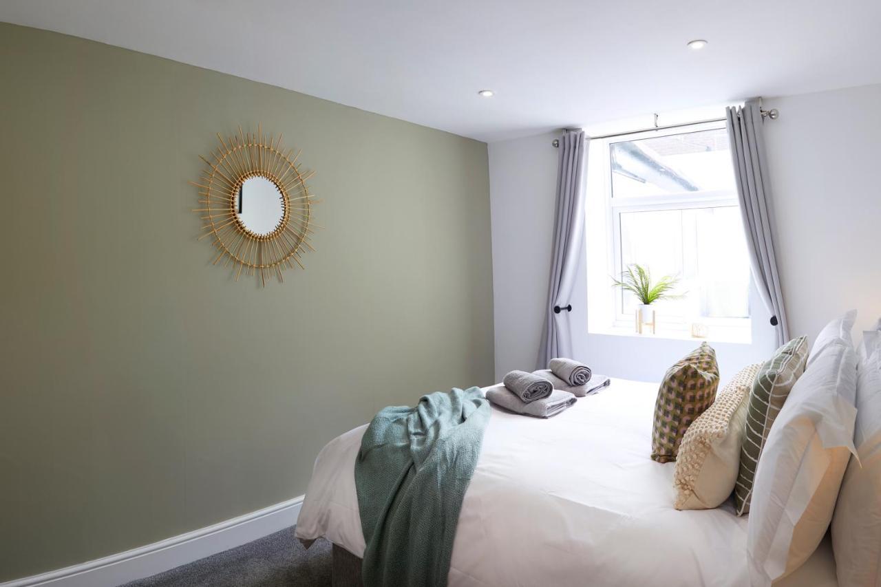 The Hideaway @ Empire 39: Town Centre Retreat Near Train Station