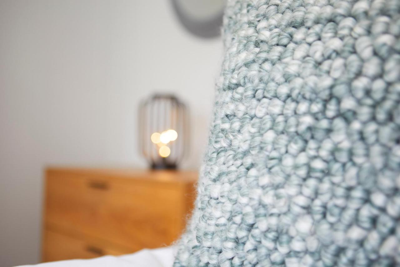 The Hideaway @ Empire 39: Town Centre Retreat Near Train Station Apartment Scarborough