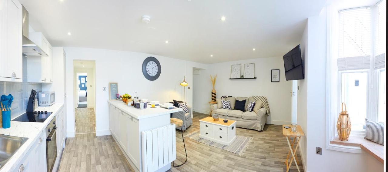 The Hideaway @ Empire 39: Town Centre Retreat Near Train Station