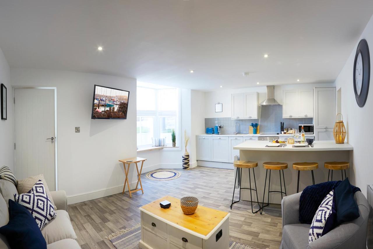The Hideaway @ Empire 39: Town Centre Retreat Near Train Station Apartment *