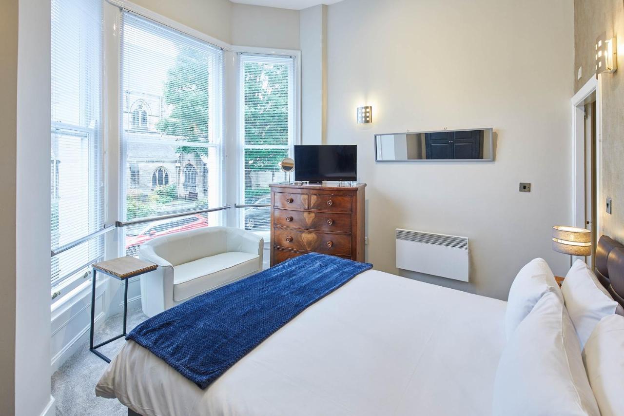 Host & - Three Bays Apartment Scarborough