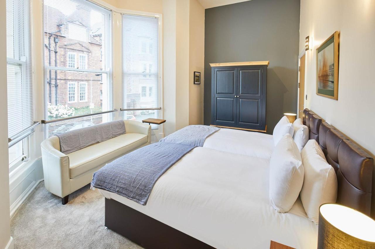 Host & - Three Bays Scarborough