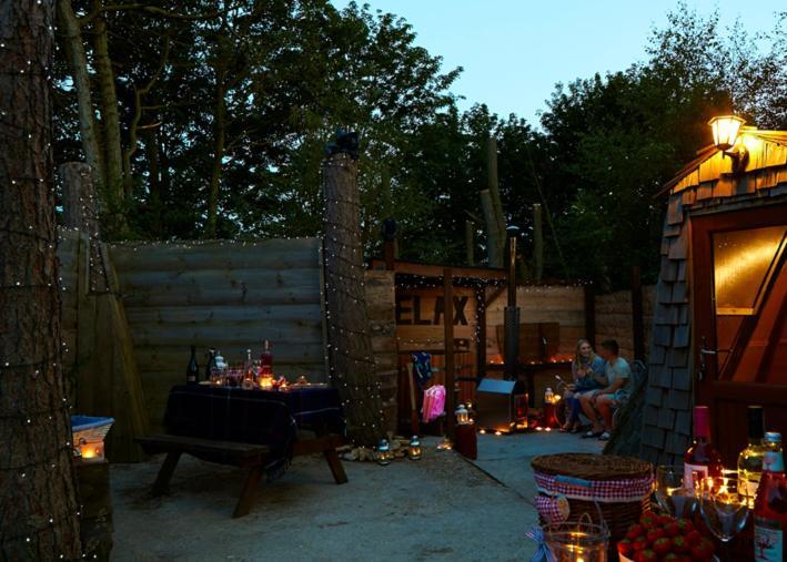 Pinewood Park - Tipis, Hot Tubs And Campsite 4*