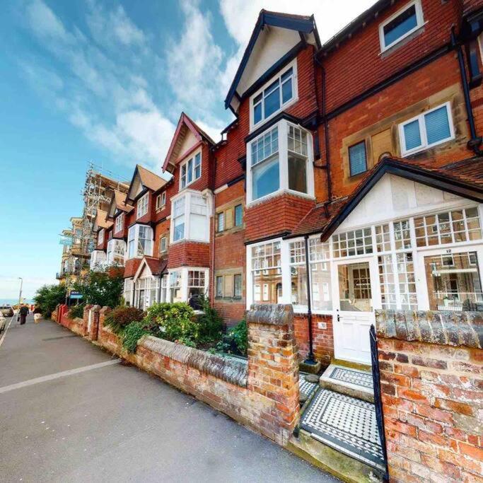 No.10 Seaside - 1st & 2nd Floor Apartment Scarborough