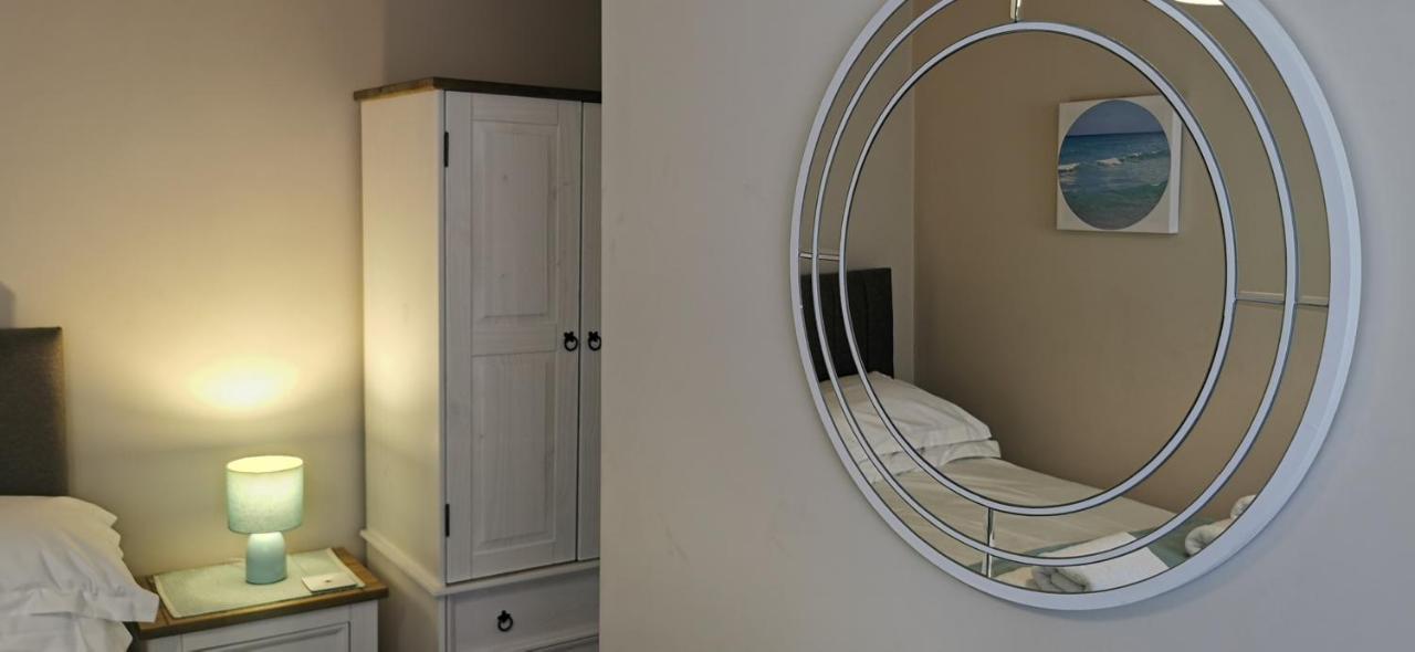 27 Princess Royal - 1st Floor 3 Bed Apartment *