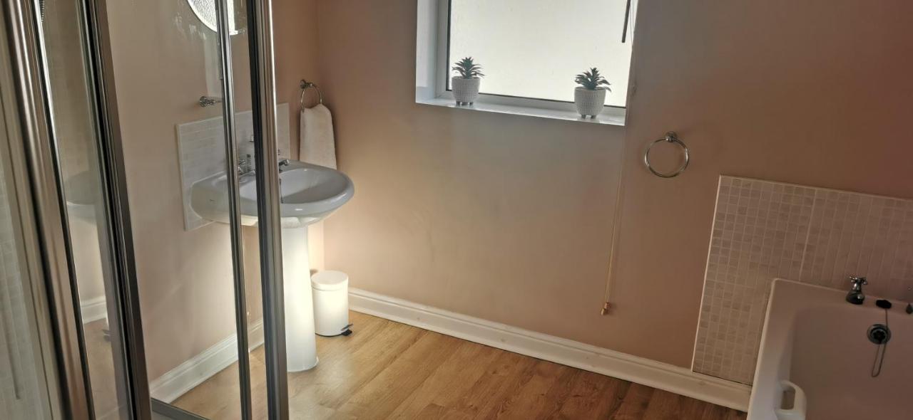 27 Princess Royal - 1st Floor 3 Bed Apartment *