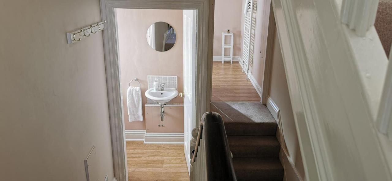 27 Princess Royal - 1st Floor 3 Bed Apartment *
