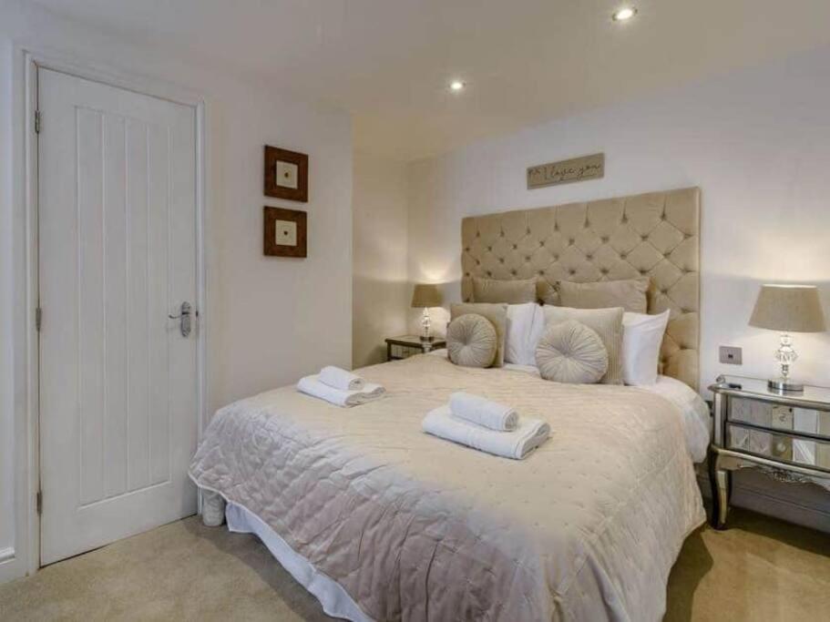 The Hideaway Luxury 5* 2 Bed Garden *