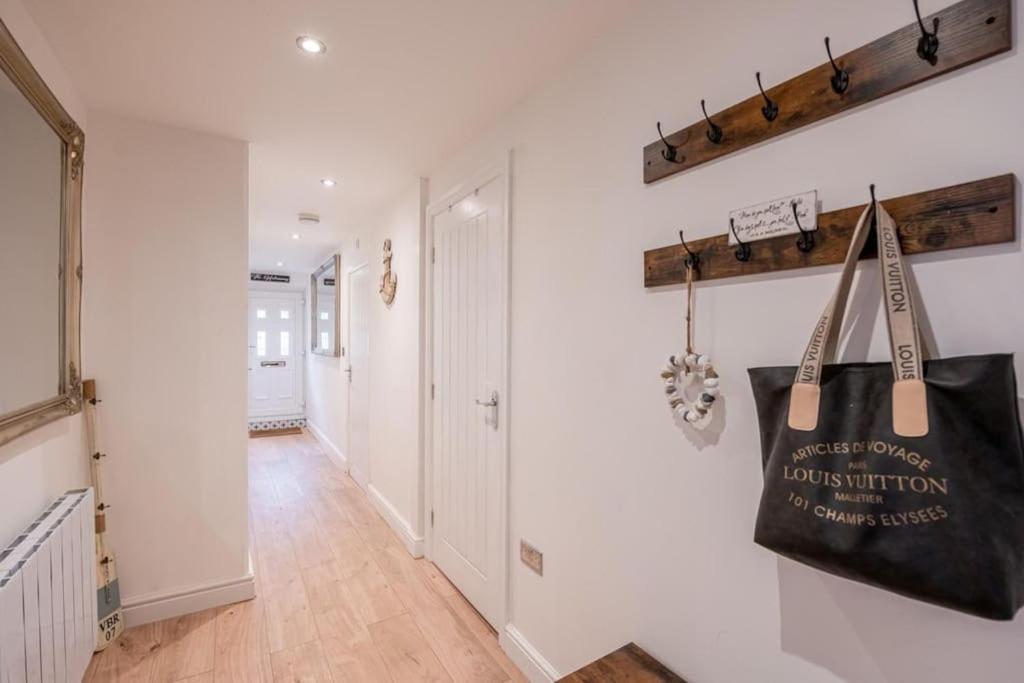 The Hideaway Luxury 5* 2 Bed Garden Apartment *