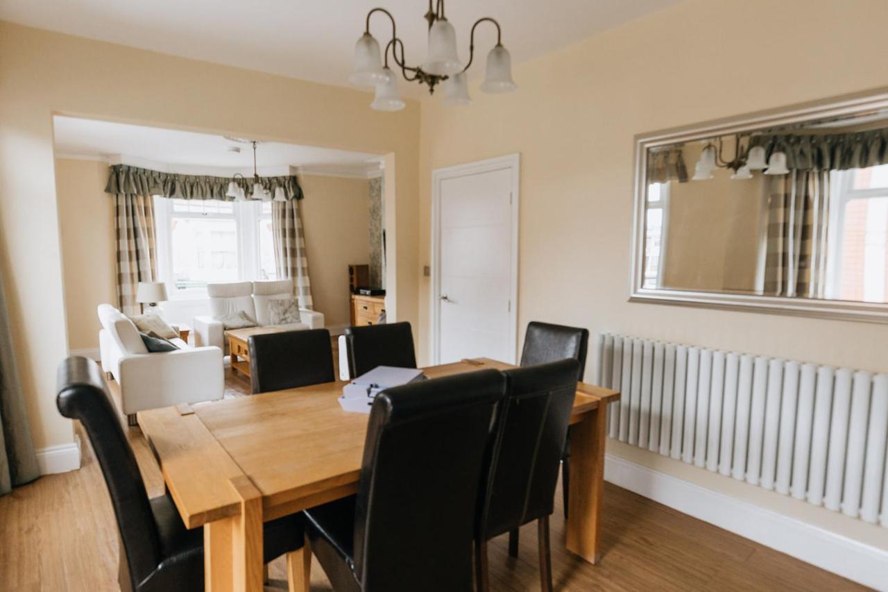 Barwick - Spacious 2 Bed With 2 Floors Located In Scarborough, Great For Family Trips! *