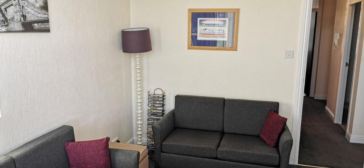 Cricketers View Too - Flat 6 Apartment *