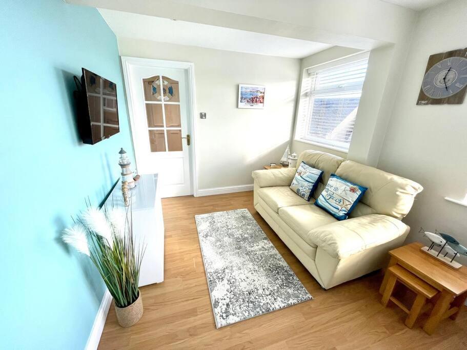 The Breakwaters, One Min From Harbour & Beach Apartment *