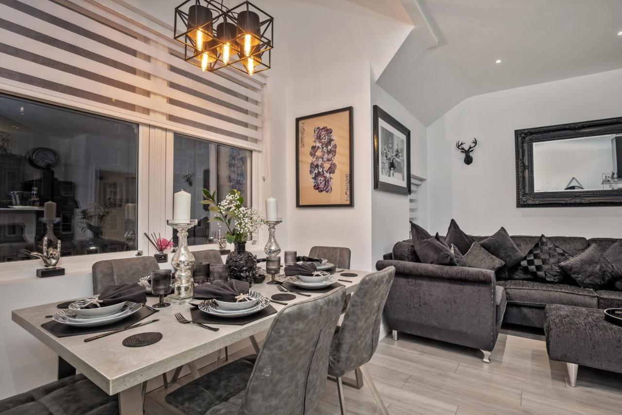 The Hepburn - Floor - Luxury For Up To 6 Guests Near Open Air Theatre And North Bay * Scarborough