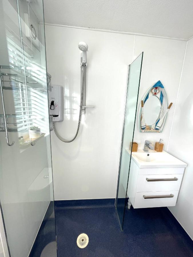 Apartment The Breakwaters, One Min From Harbour & Beach *