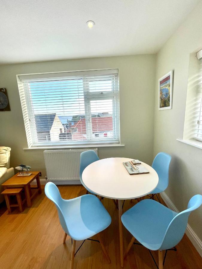 Apartment The Breakwaters, One Min From Harbour & Beach