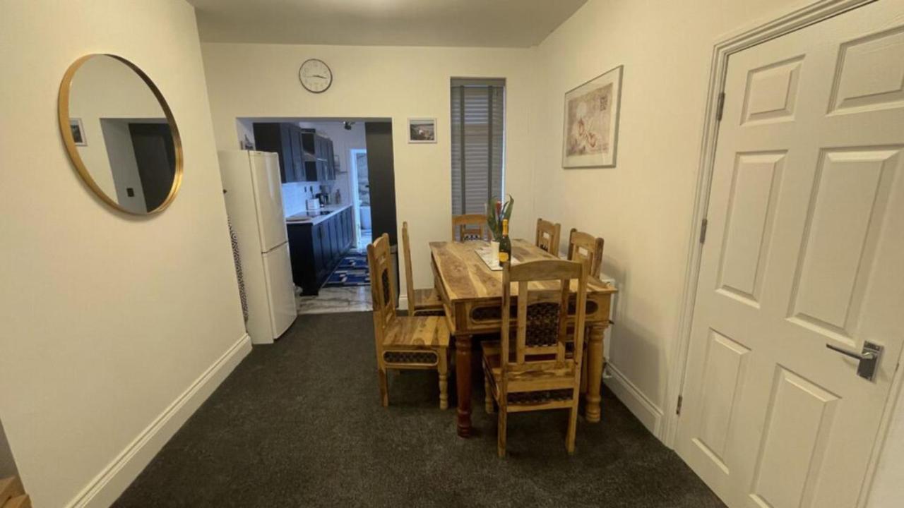 Apartment House Located Centrally For Up To 8 Guests *