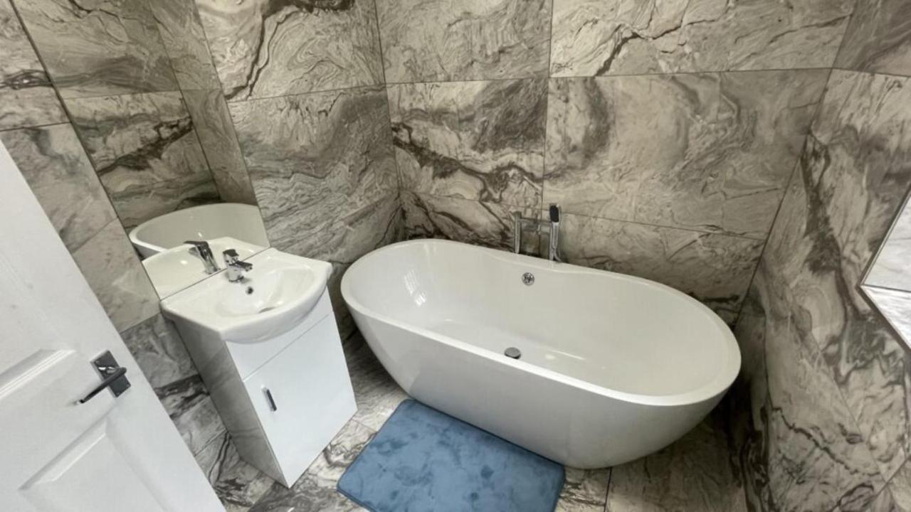Apartment House Located Centrally For Up To 8 Guests *