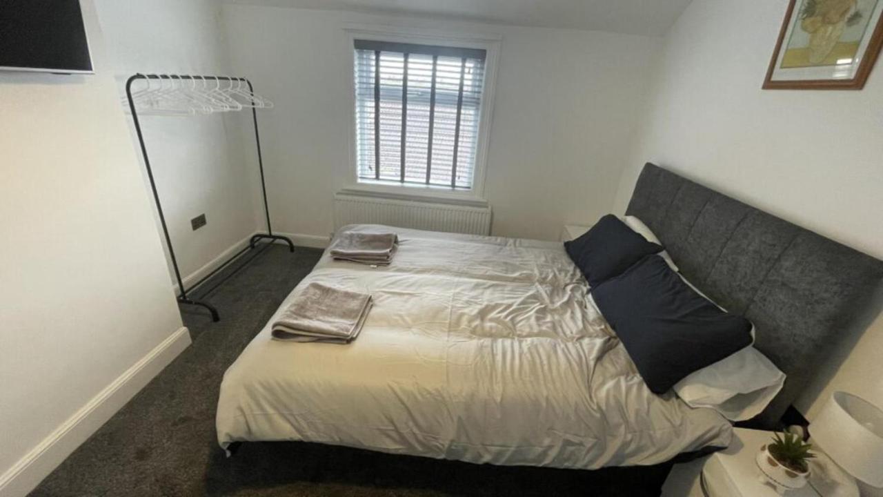 House Located Centrally For Up To 8 Guests *