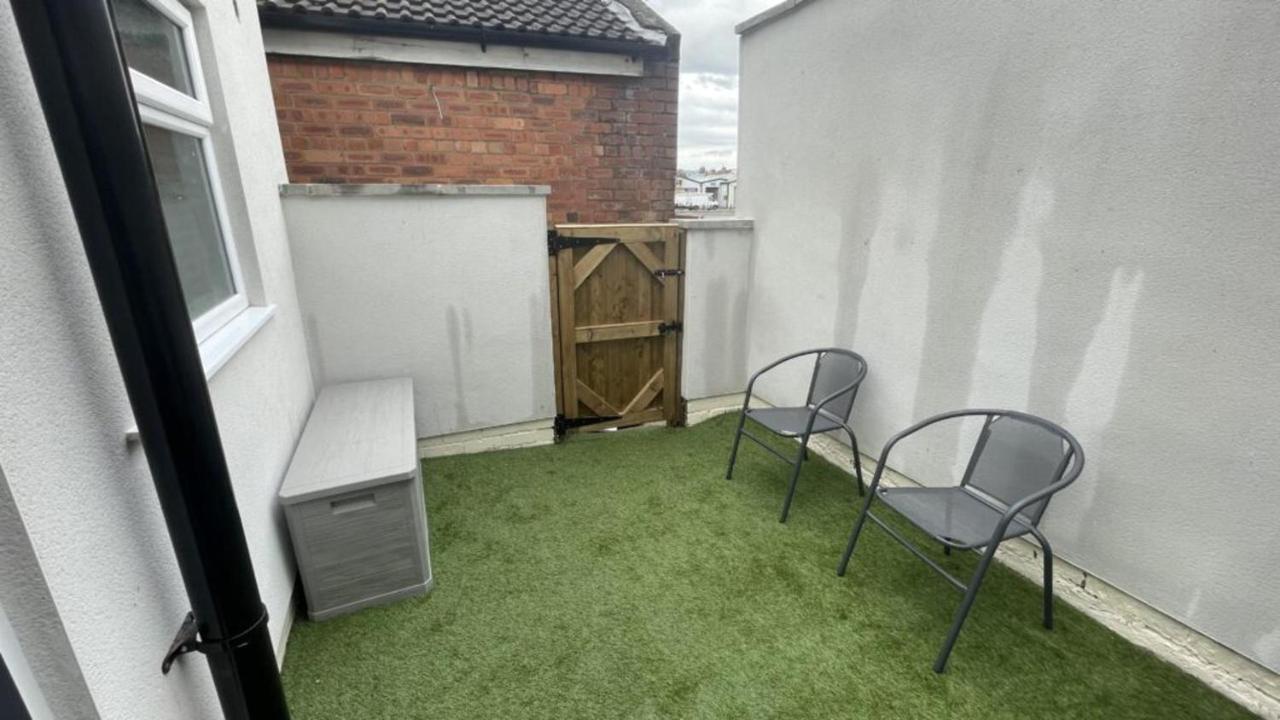 Apartment House Located Centrally For Up To 8 Guests Scarborough