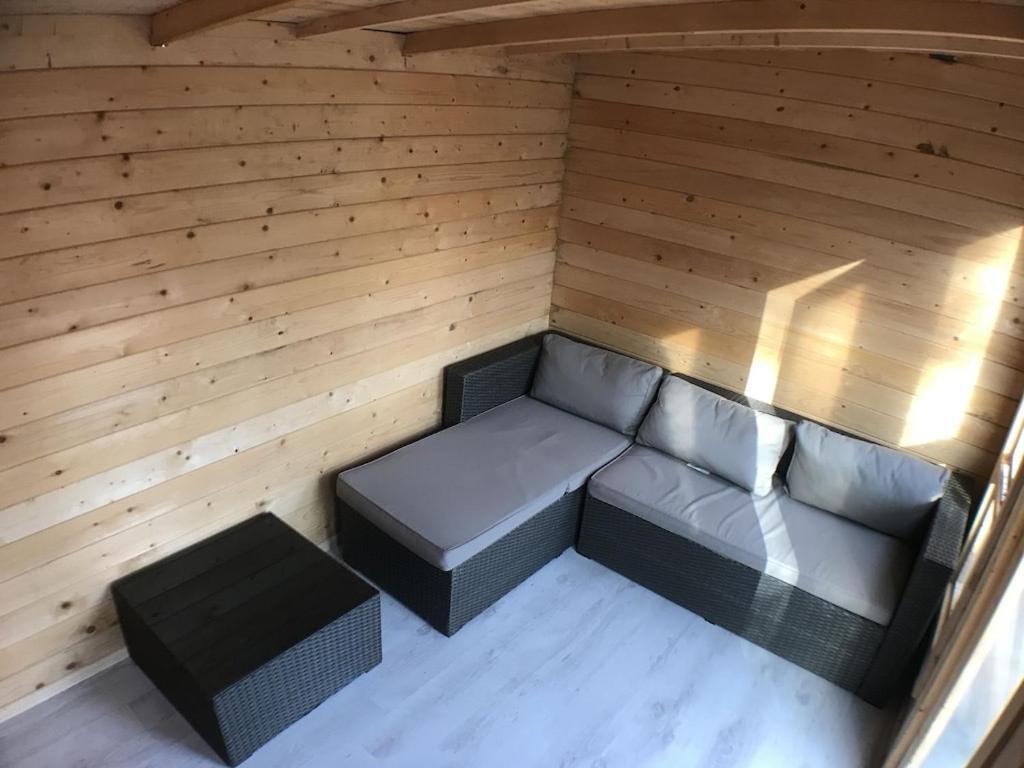 Large 5 Bed House In Near The Beach, Large Garden & Hot Tub *