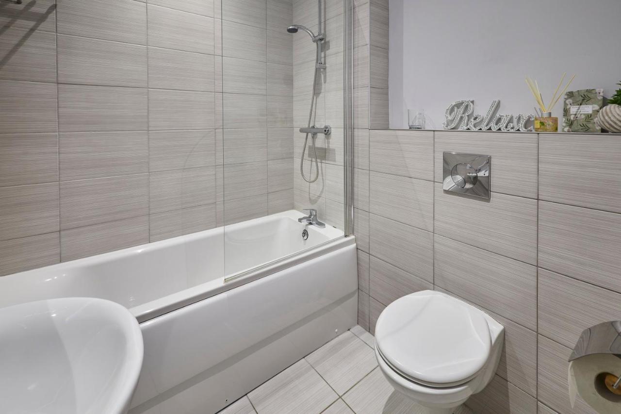 Apartment Host & - Brooklands Timeless Scarborough