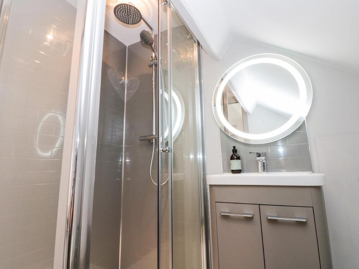 41 Chatsworth Gardens * Scarborough