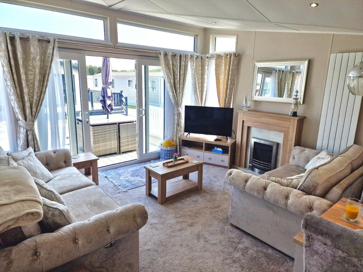 Lodge Lula Scarborough