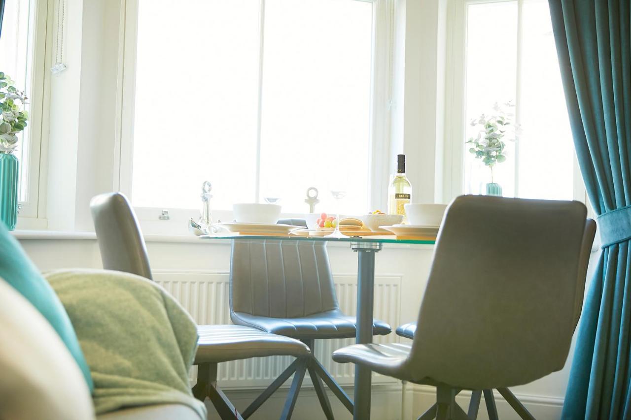 Sea View Serenity, Breath Taking Sea View Sleeps 4, Yorkshire Coast Lets Apartment Scarborough